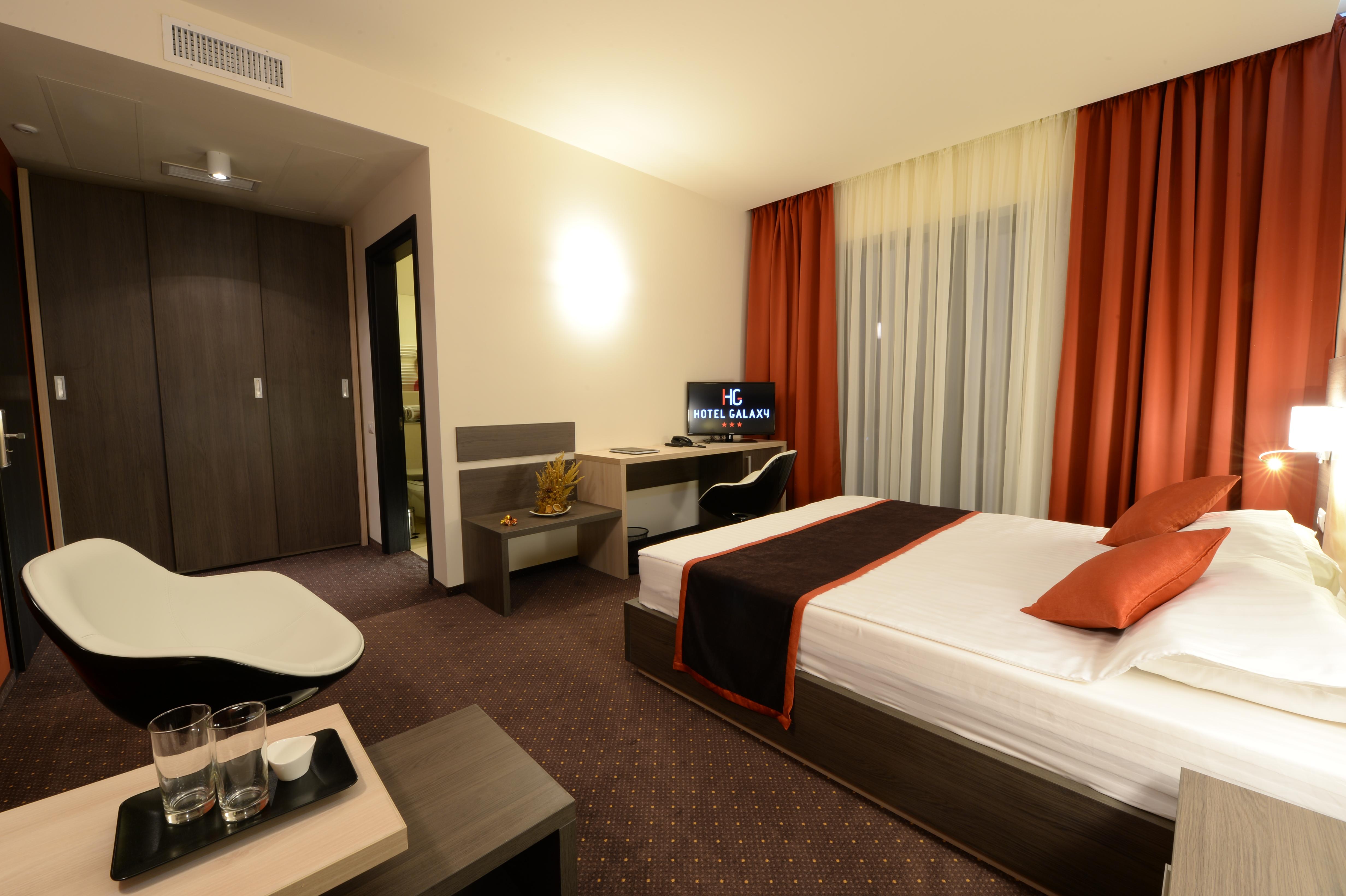 Hotel Galaxy Dumbravita  Buitenkant foto