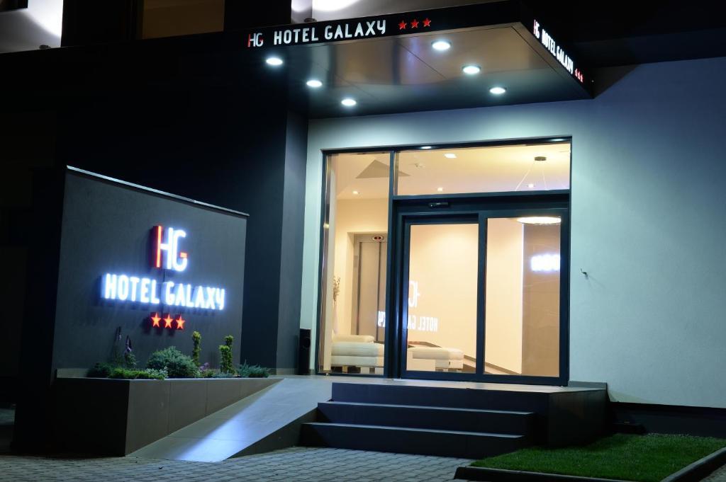 Hotel Galaxy Dumbravita  Buitenkant foto